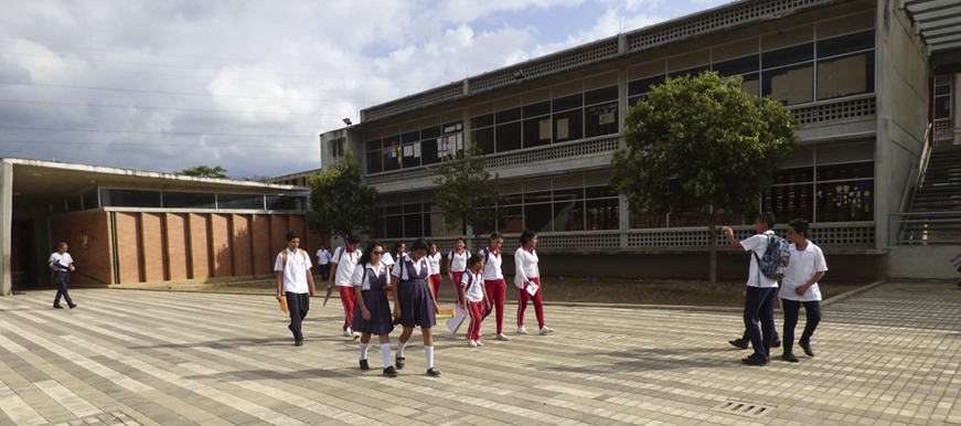 Alcaldía de Bucaramanga contrató los servicios de vigilancia y transporte escolar para el 2021
